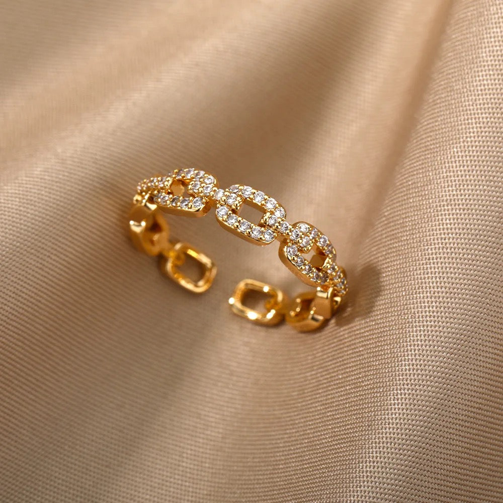 Glamour Gold Chain Ring