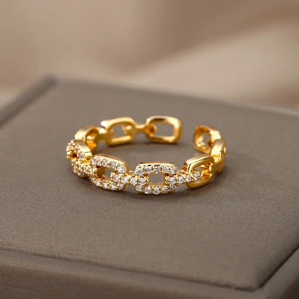 Glamour Gold Chain Ring