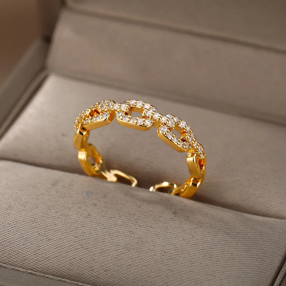 Glamour Gold Chain Ring